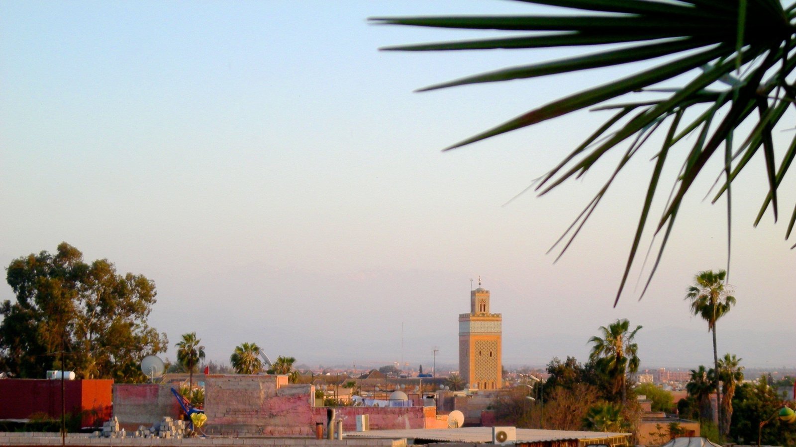 Taghazout to Marrakech Airport (RAK) private transfer with Chiwash Taxi Morocco